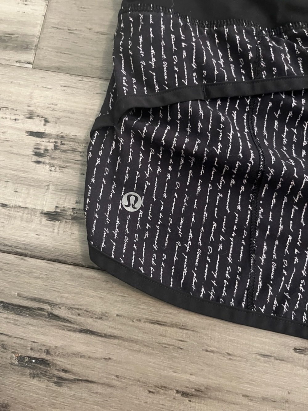 lululemon patterned speed up 2.5” inseam - Picture 3 of 3
